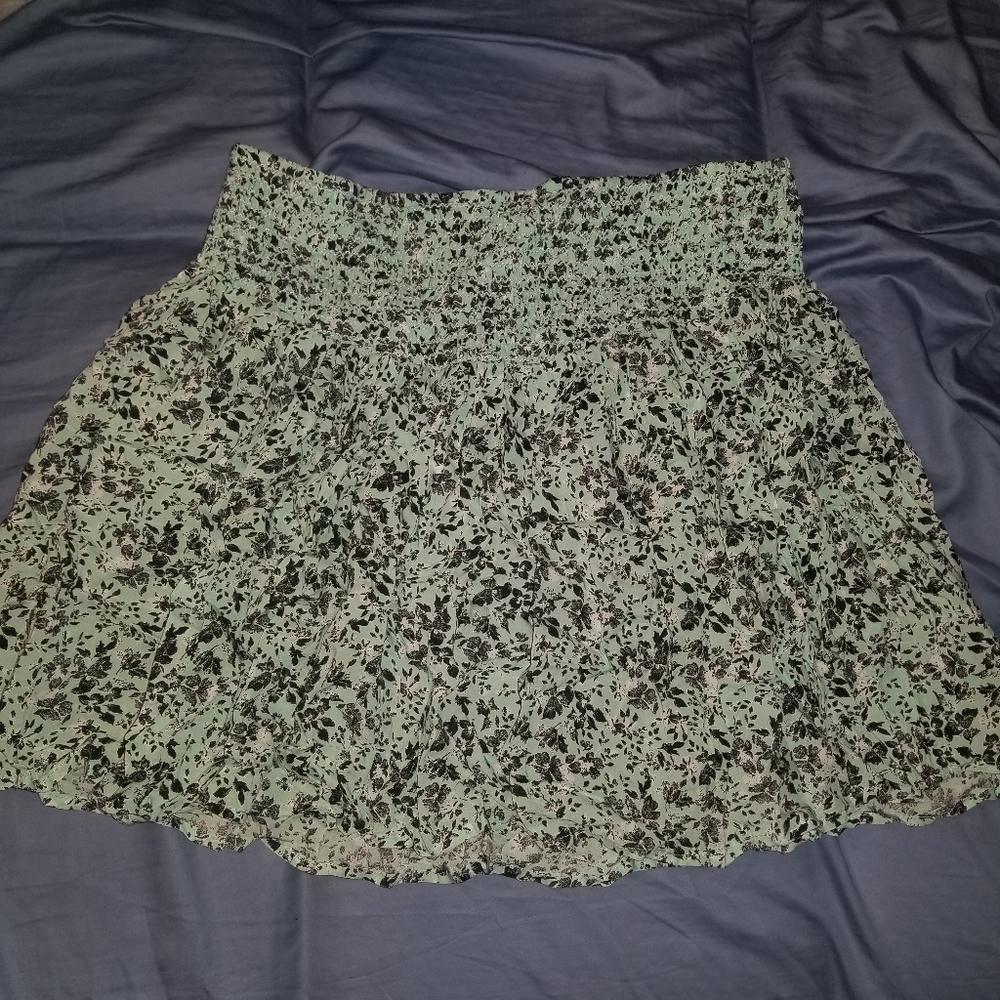 Stretchy short skirt